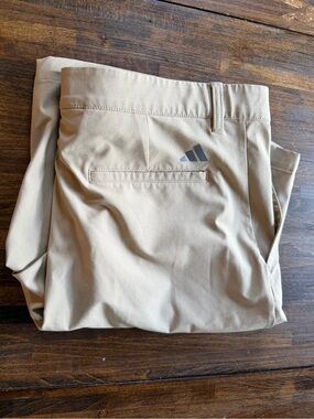 Adidas Golf Shorts Men’s 34 Beige Athletic Performance Flat Front 10” Inseam